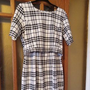 Motherhood nursing, stretch plaid black & white dress